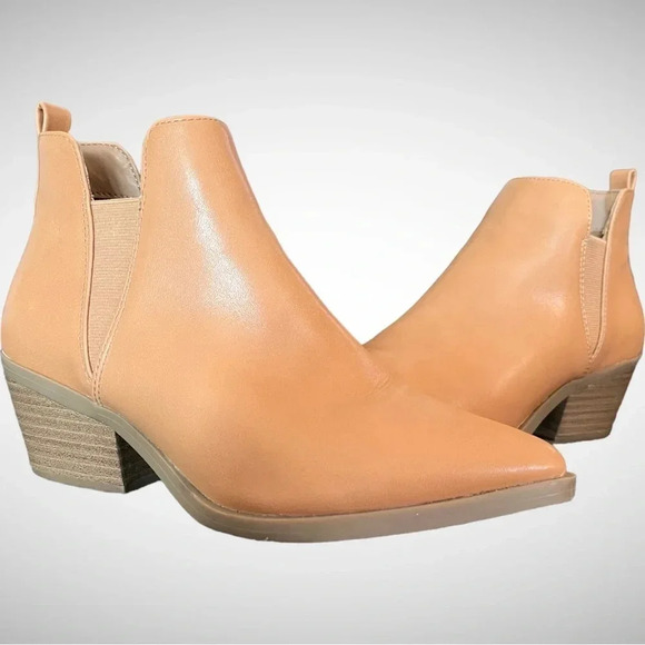 UNIVERSAL THREAD Tan Rosemary Slip on Ankle Boots Size‎ 5 | EUC - Picture 1 of 8